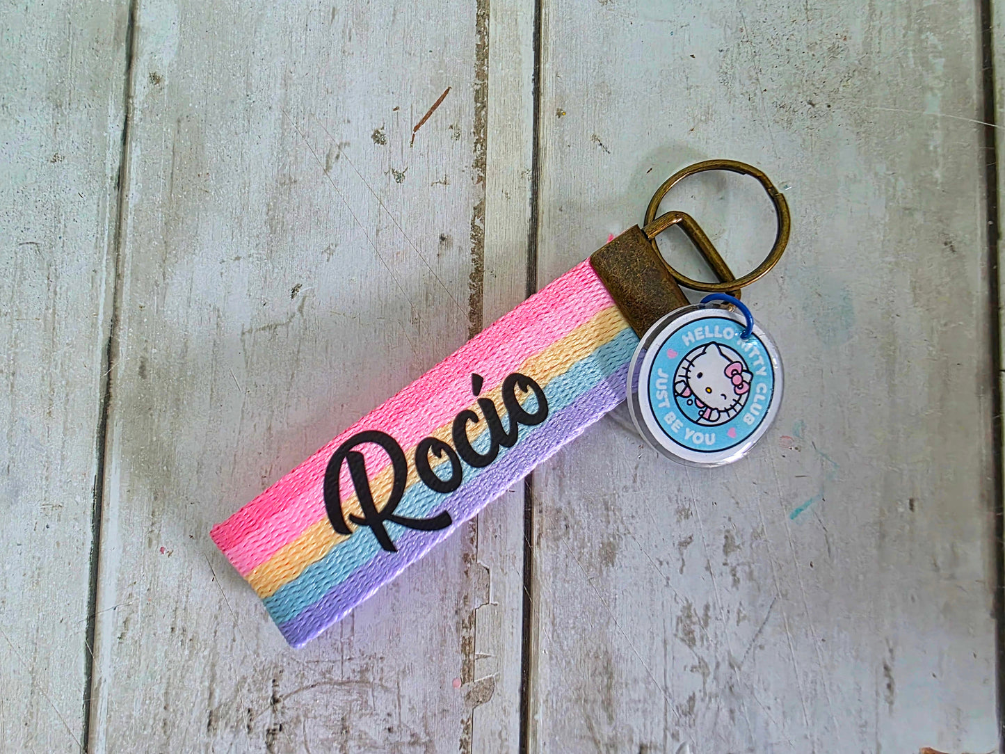 Llavero arcoiris personalizado
